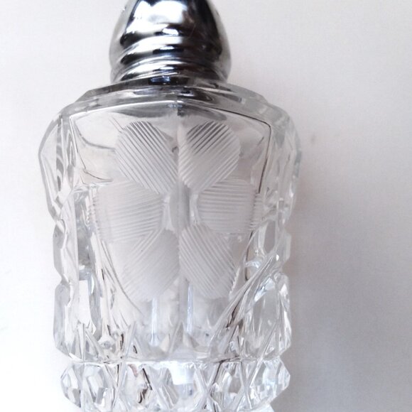 Salt & Pepper Shakers Crystal VTG Set Pedestal Base Cut Etched Frosted Flower - Picture 2 of 3